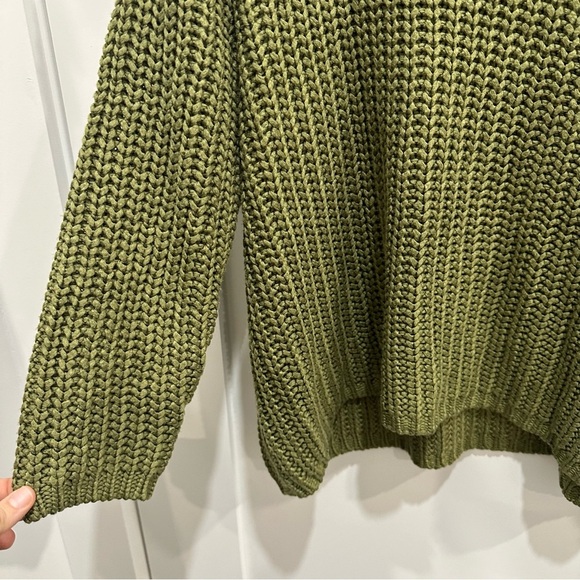 Revolve Tularosa Oversized Crocheted Olive Green V-Neck Sweater XS - Picture 6 of 9